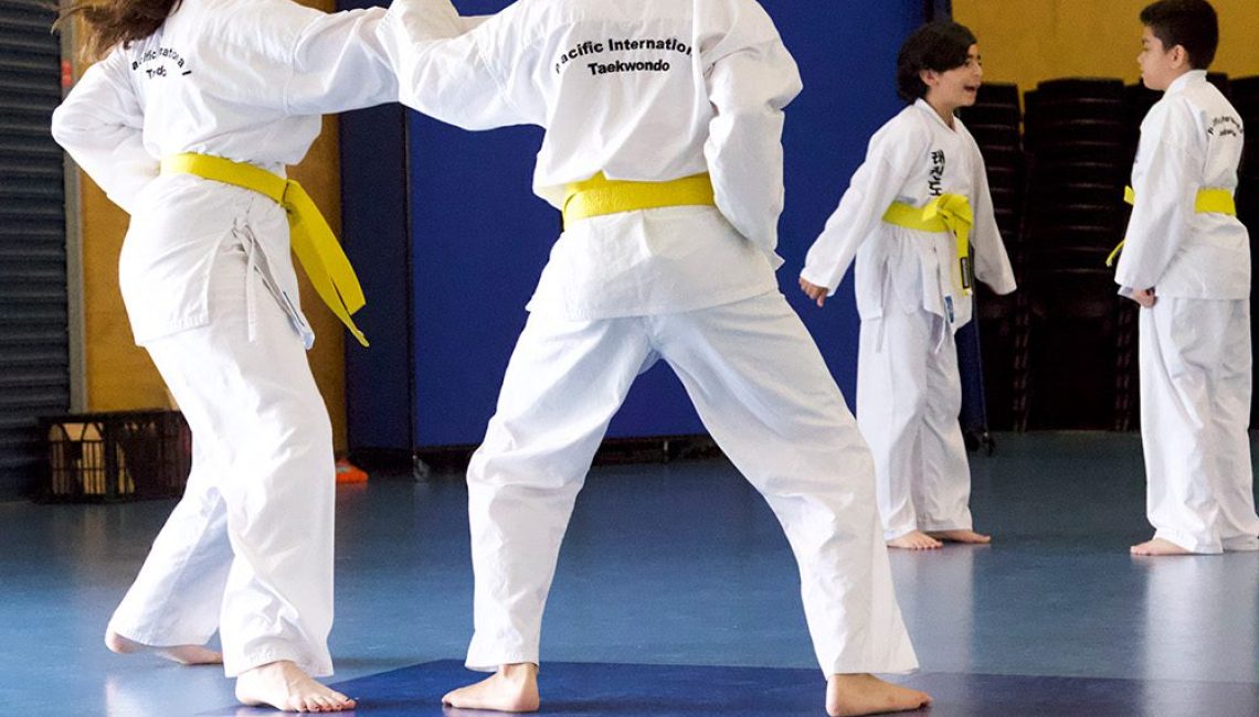 kids-practice-taekwondo-dojang